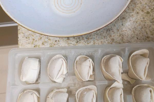 煮冷冻大馄饨的做法图解2