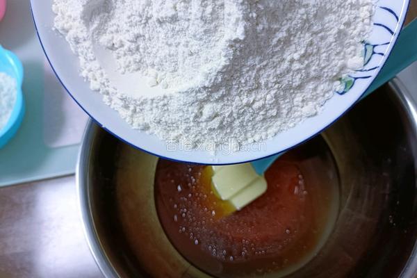 蛋黄豆沙月饼的做法图解4