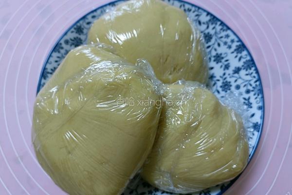 蛋黄豆沙月饼的做法图解6