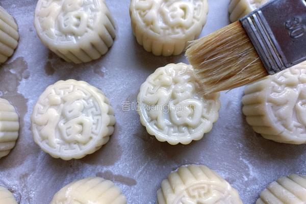 蛋黄豆沙月饼的做法图解16