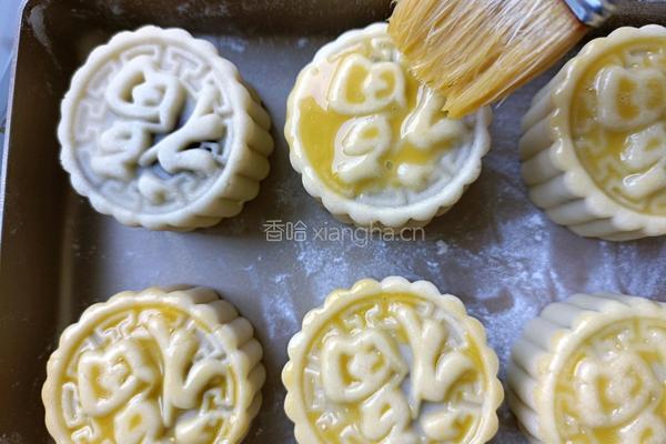 蛋黄豆沙月饼的做法图解18