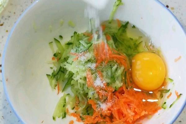 黄瓜丝鸡蛋饼的做法图解2