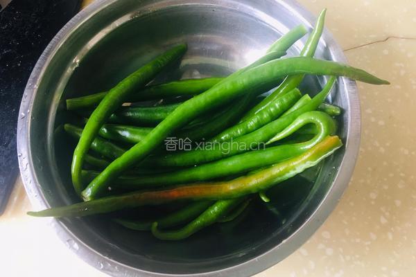 线椒炒鸡蛋的做法图解1