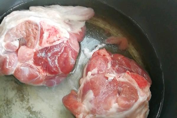 冬瓜薏米大骨汤的做法图解1