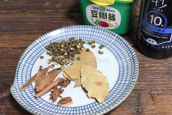 番茄莲藕炖猪膀肉的做法图解5