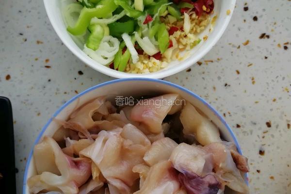 爆炒鱿鱼脖的做法图解1