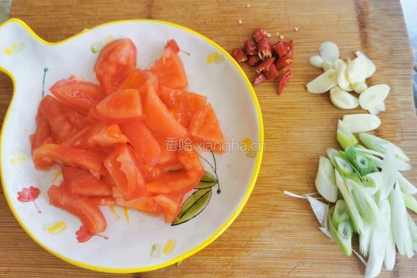 西红柿炒蘑菇油菜的做法图解2