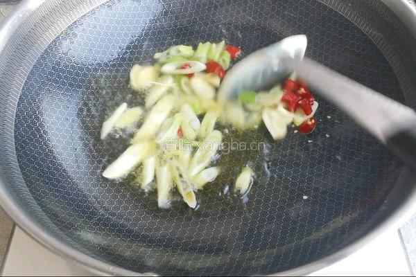 西红柿炒蘑菇油菜的做法图解3