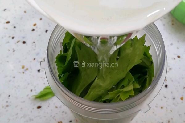 芹菜汁手擀面的做法图解3