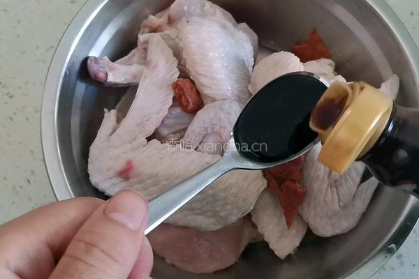 电饭锅焖鸡翅的做法图解2