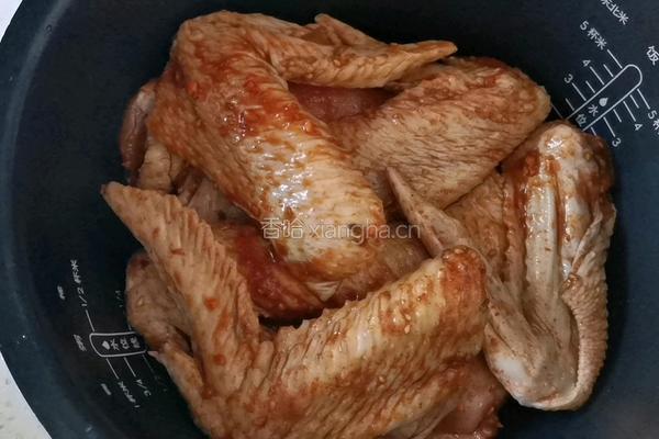 电饭锅焖鸡翅的做法图解6