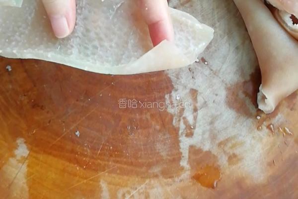 肉皮冻的做法图解2