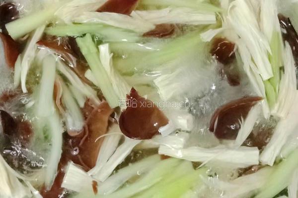 凉拌腐竹西芹的做法图解12