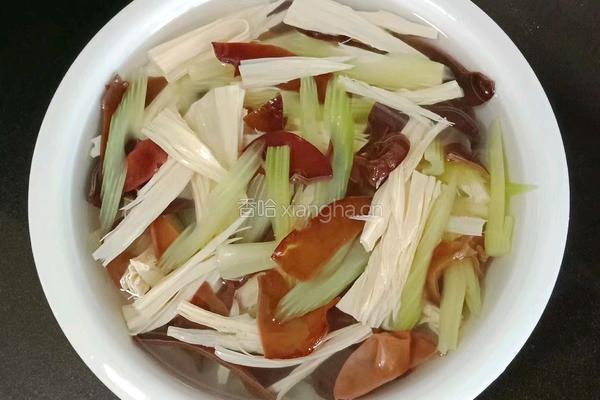 凉拌腐竹西芹的做法图解13
