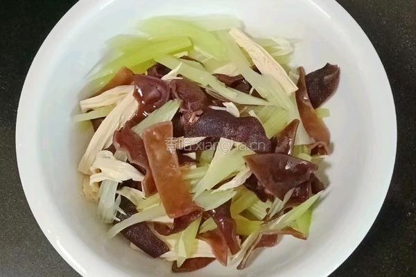 凉拌腐竹西芹的做法图解14