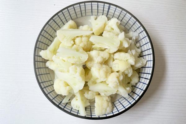青椒炒花菜的做法图解4