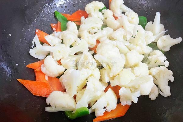 青椒炒花菜的做法图解8