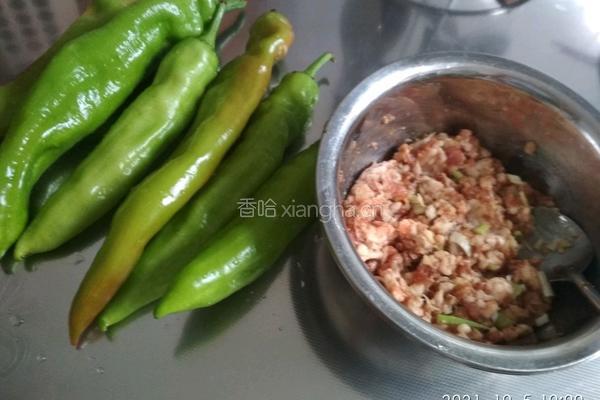 辣椒酿肉的做法图解1