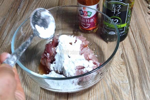 茼蒿炒肉丝的做法图解3