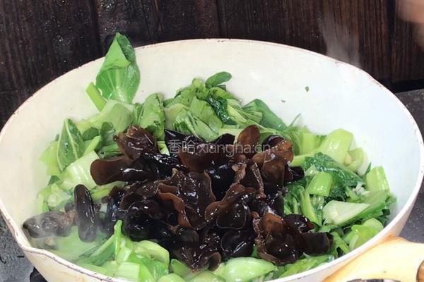 木耳炒小白菜的做法图解7