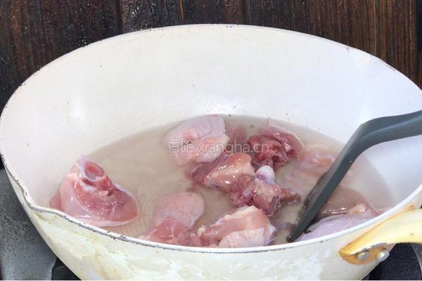 板栗焖鸡肉的做法图解5