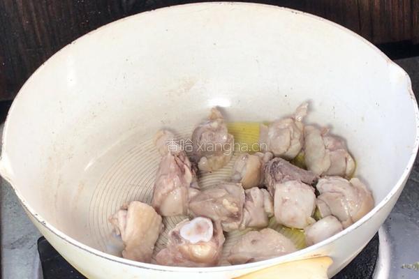 板栗焖鸡肉的做法图解6