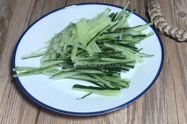 黄瓜炒土豆丝的做法图解1