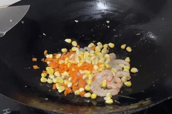 谷物米炒饭的做法图解4