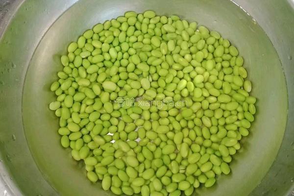 毛豆米炒火腿肠的做法图解4