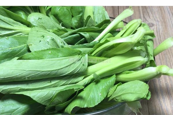 小白菜炒肉丝的做法图解1