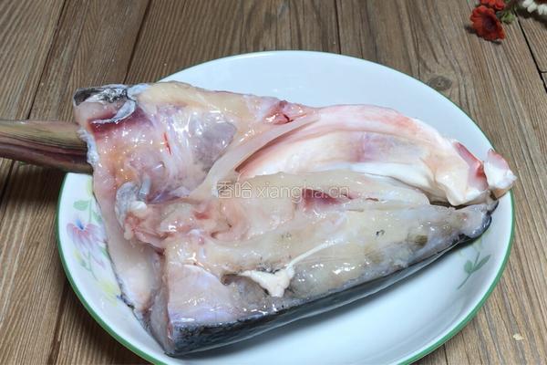 枸杞豆腐鱼头汤的做法图解2