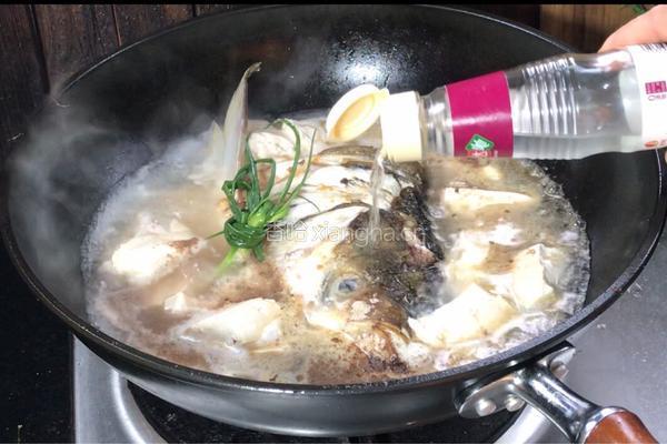 枸杞豆腐鱼头汤的做法图解8