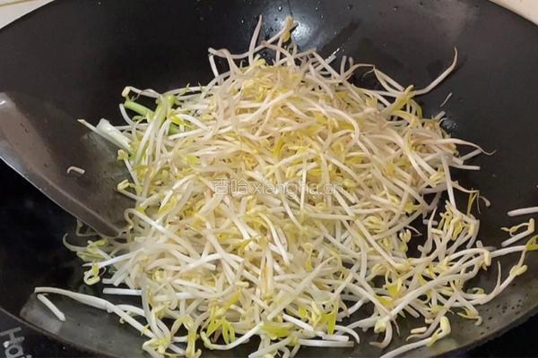 清炒绿豆芽的做法图解3