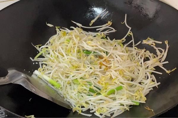 清炒绿豆芽的做法图解5