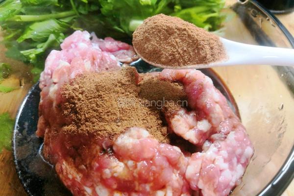 芹菜猪肉馅的做法图解4