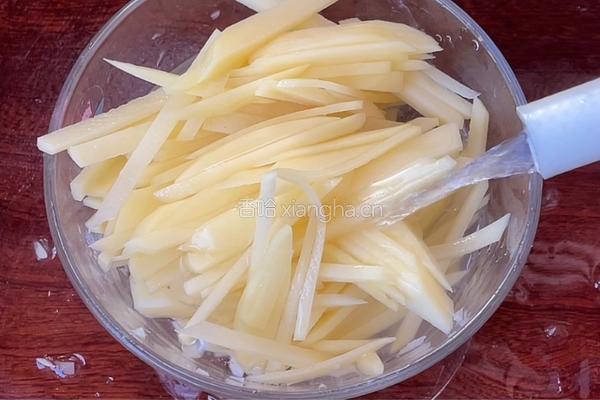 黄瓜土豆丝的做法图解3