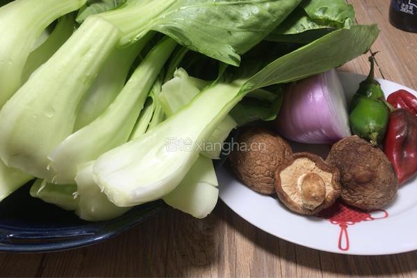 杂蔬炒小白菜的做法图解1