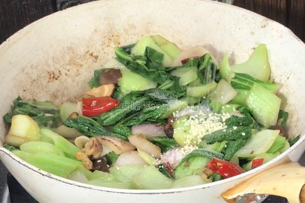杂蔬炒小白菜的做法图解8
