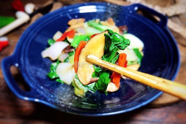 杂蔬炒小白菜的做法图解10