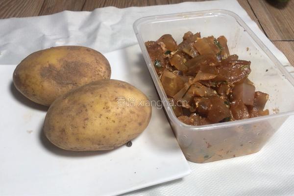 牛筋烧土豆的做法图解1