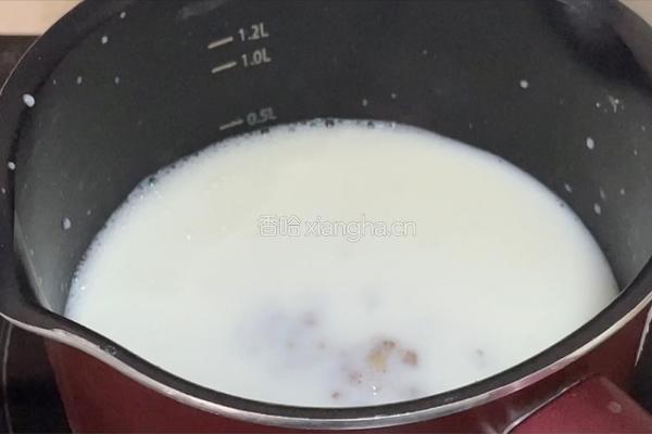 养生牛奶西米粥的做法图解4