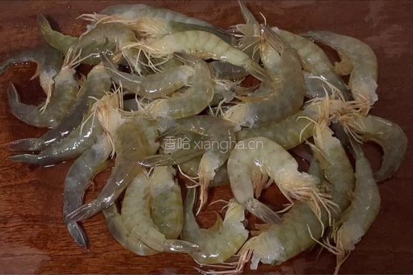 葱香炒虾的做法图解1