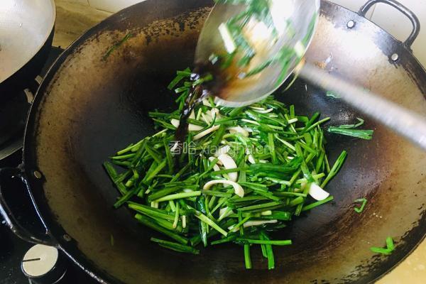 韭菜炒鱿鱼丝的做法图解9