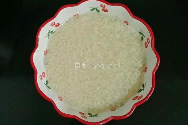 银耳酒酿水果羹的做法图解2