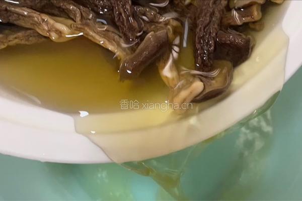 鹿茸菇瘦肉汤的做法图解5