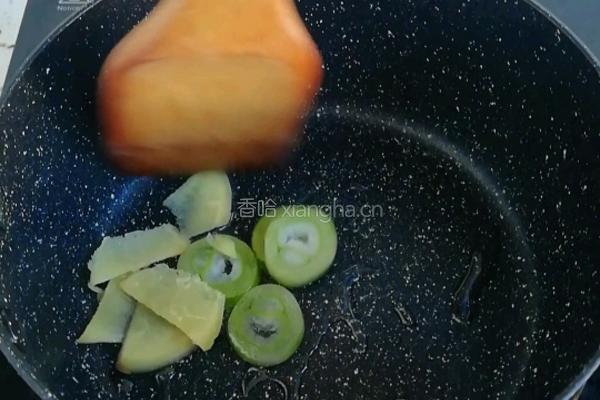 石斑鱼豆腐汤的做法图解1