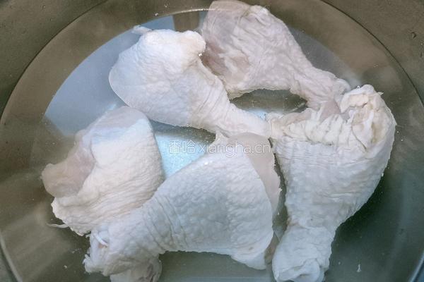 柠檬手撕鸡腿的做法图解1