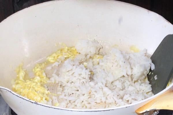 酸豇豆蛋炒饭的做法图解4