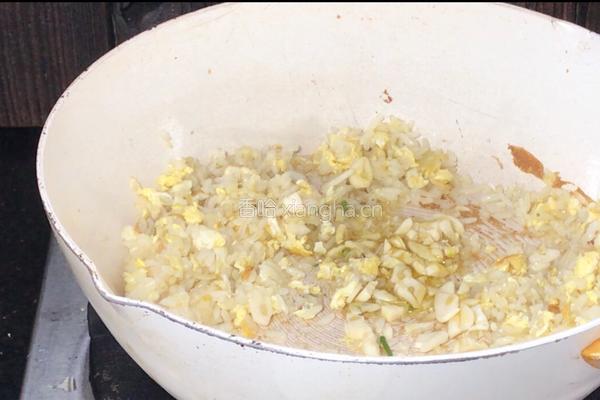 酸豇豆蛋炒饭的做法图解5