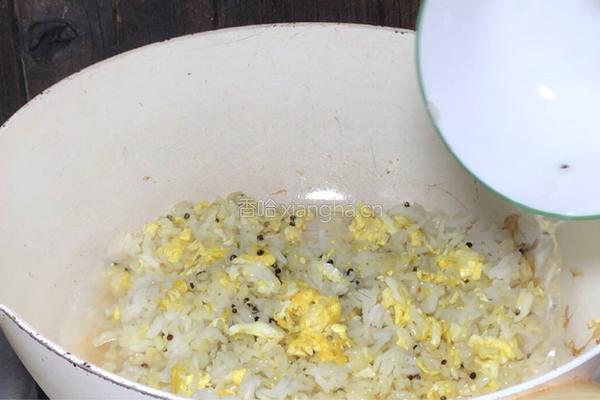 韭菜鸡蛋炒饭的做法图解4